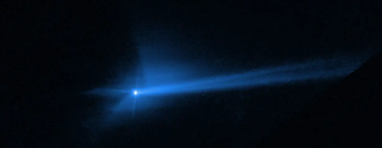 哈勃望远镜捕捉到DART撞击小行星Dimorphos产生碎片的图像 - EVLIT