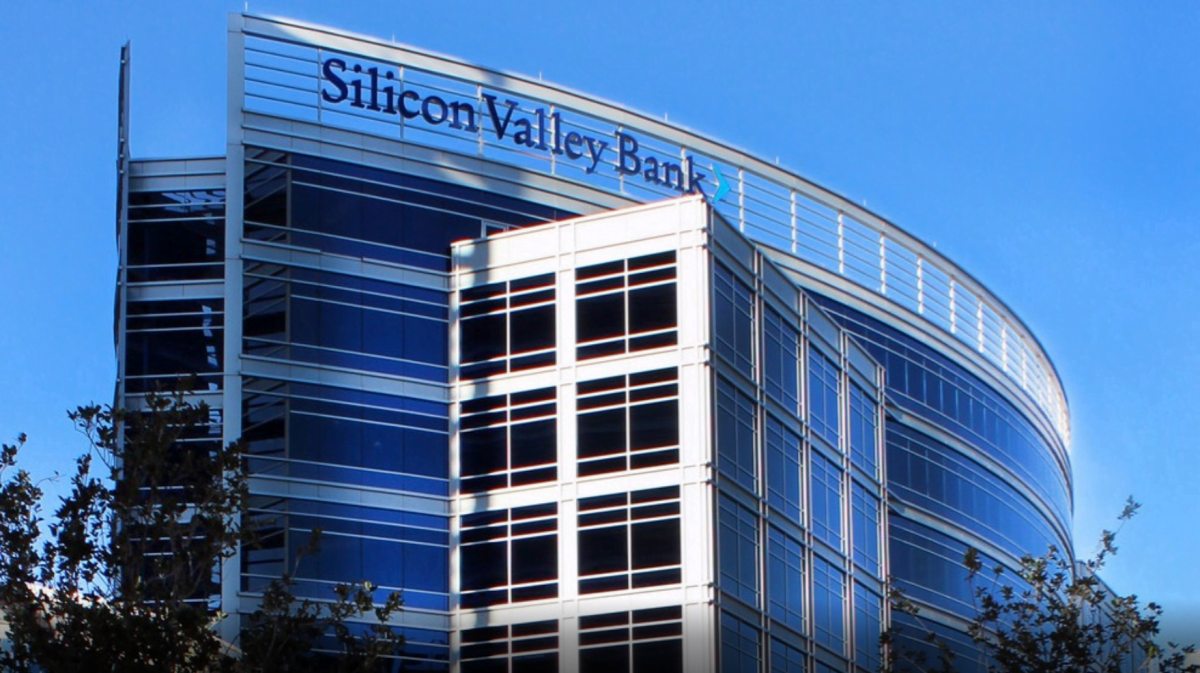 硅谷银行自毁长城之后，打算卖掉自己 - EVLIT